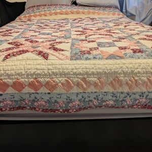 Vintage Elegant Patchwork Quilt in Cream Pink And Blue